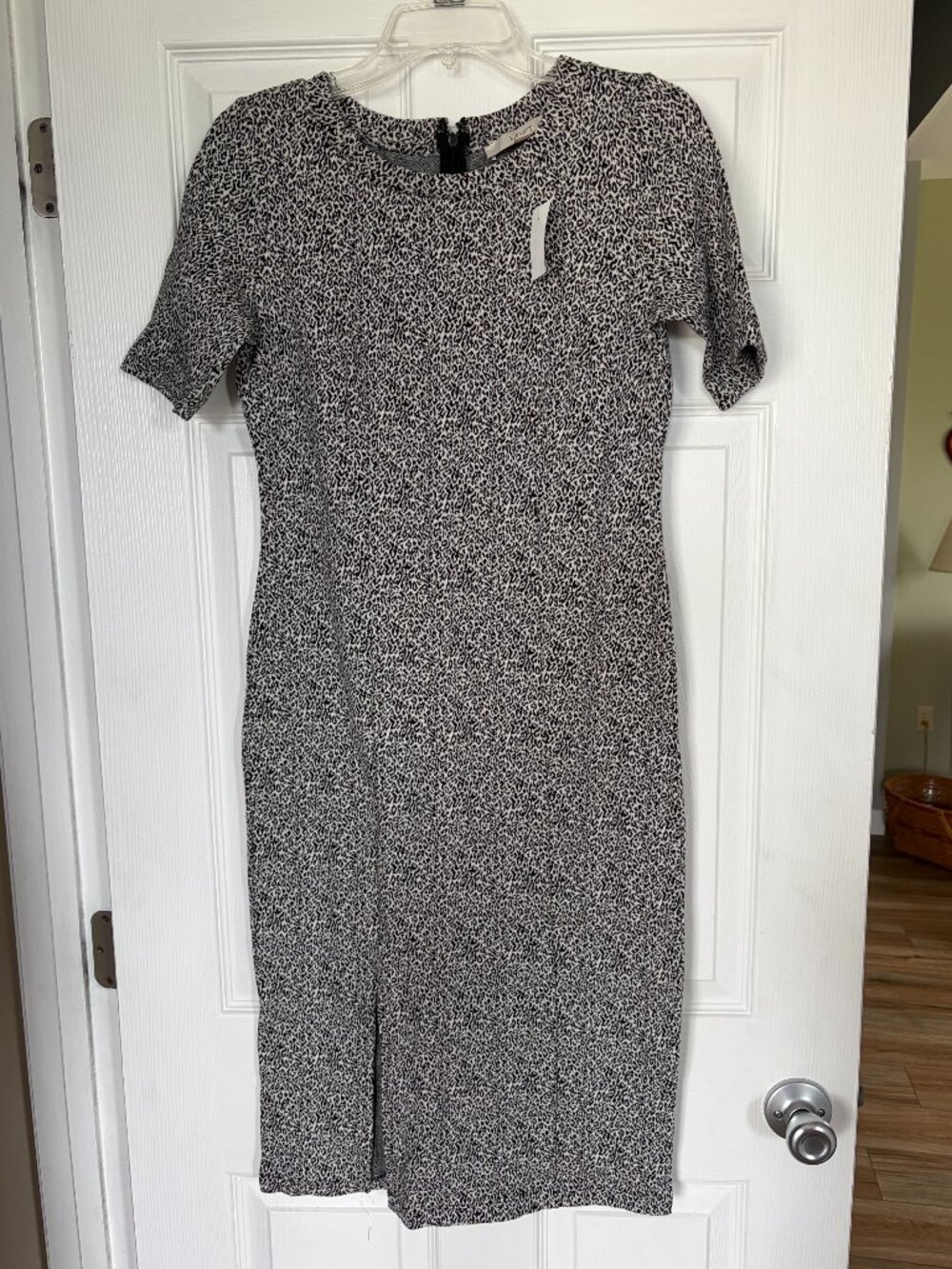 Ladies Loft size 2 animal print black and white animal print dress short sleeve